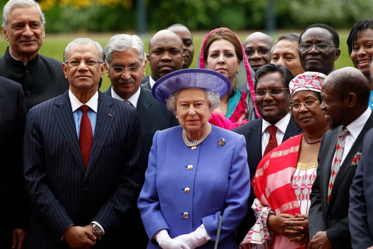 Встреча глав содружества наций. Содружество наций елизавета. Chogm 2007 уганда встреча стран содружества. The head of the commonwealth is. Канада и содружество наций.