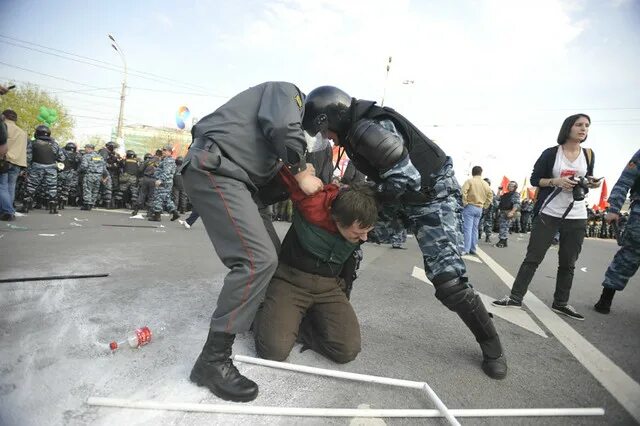 5 мая 2012 год. 6 Мая 2012 Болотная площадь. Беспорядки на Болотной площади 2012. Болотная площадь 2012 полиция. Болотная площадь май 2012.