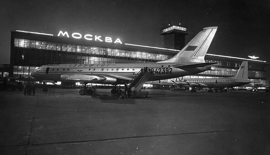 Аэропорт пулково 1965 год. Аэропорт домодедово 1965. Аэропорт домодедово 1980. Старое здание аэропорта внуково. Аэропорты 60 годов.