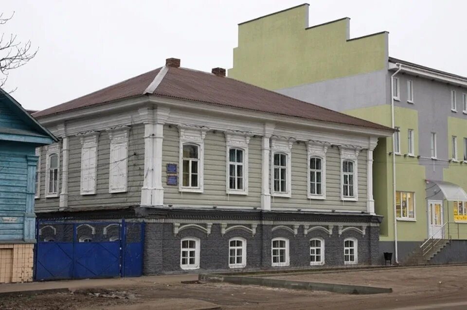 Старинные здания новозыбкова. Улица коммунистическая новозыбков. Новозыбков памятники архитектуры. Новозыбков лайф. Тц заря новозыбков.
