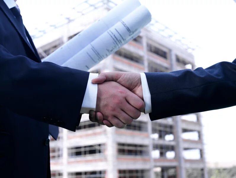 Мотив заключения сделки. Сотрудничество с транспортными компаниями. Рукопожатие на фоне стройки. Аналогичная сделка. Аналогичная сделка.