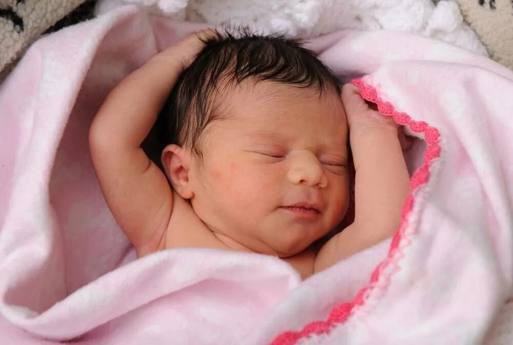 Новорожденный ребенок. Новорожденный малыш. Фото новорожденных. 1 день жизни новорожденного