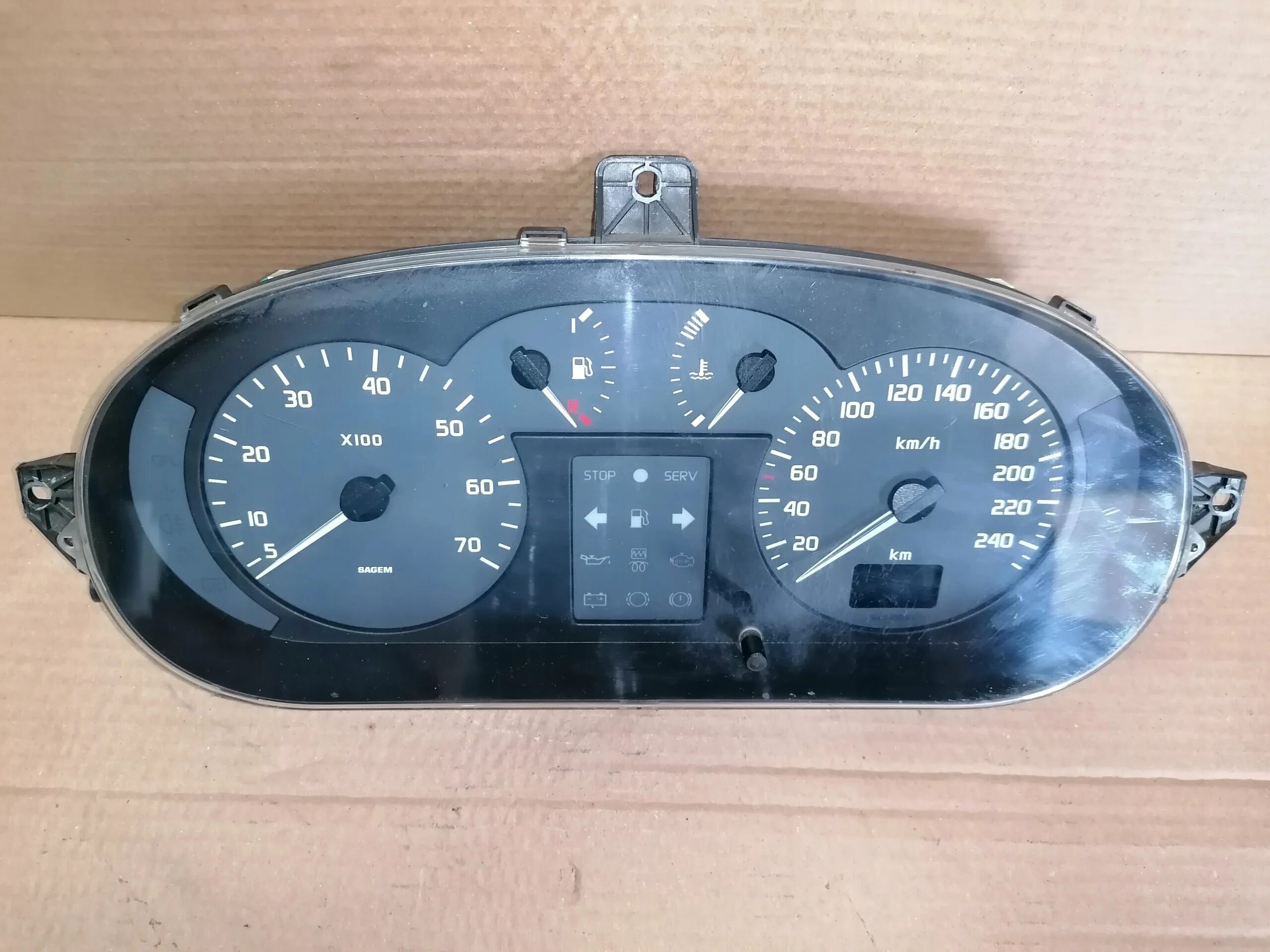 Панель рено сценик 1. Приборная панель рено сценик 1. приборная панель рено меган 1. панель приборов рено меган сценик 1. приборная панель renault clio 2.