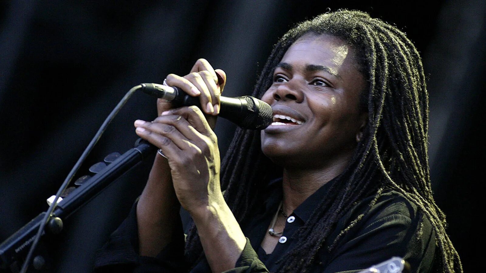 Tracy chapman tracy chapman. Трейси чапман. Tracy chapman fast car. Tracy chapman. Трейси чепмен.
