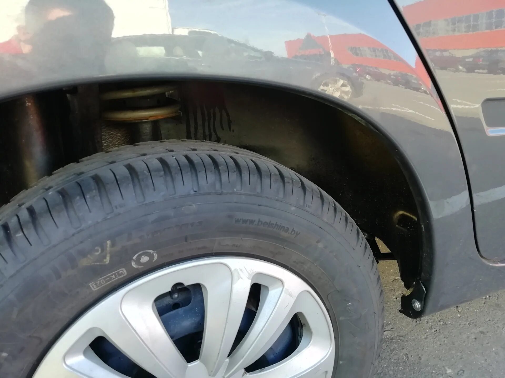 Гранта подкрылки новлайн. Задние арки гранта. Задние арки гранта лифтбек. Задние арки гранта. Обработка задних арок гранта.