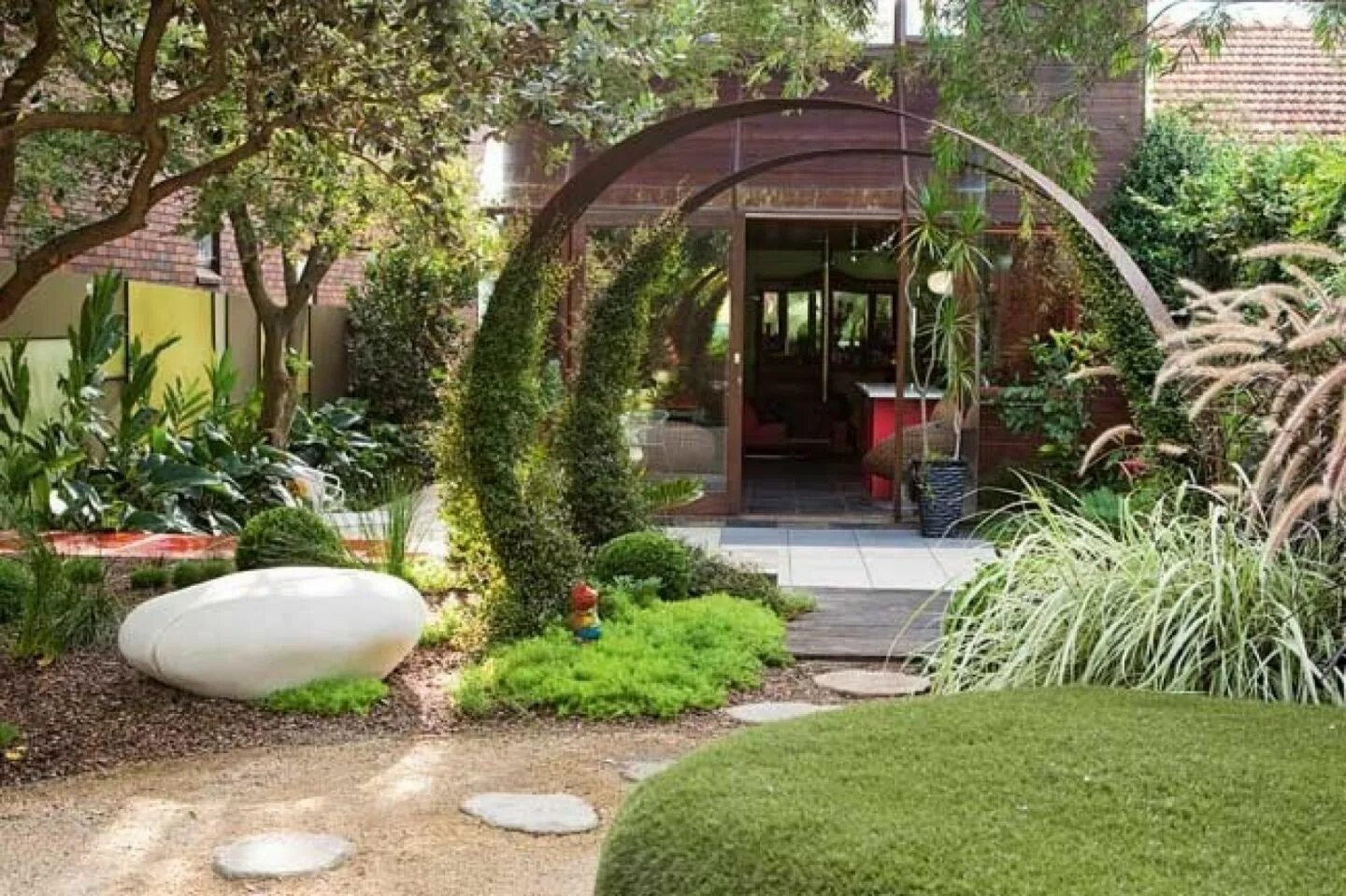 Сделать сад во дворе. Дэн Пирсон ландшафтный дизайнер. Садовый ландшафт. Ландшафт приусадебного участка. Современный ландшафт.