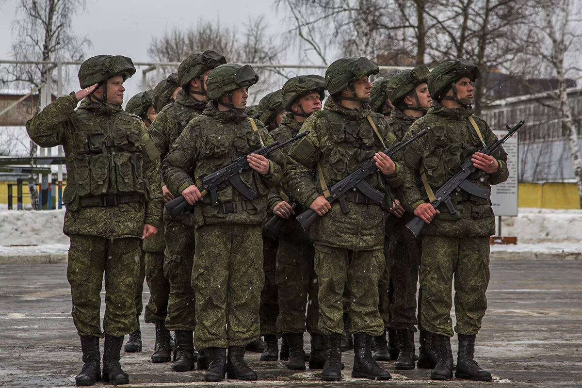 Всрф. Солдат армии России. Строй солдат. Военный Строй. Военный в строю.