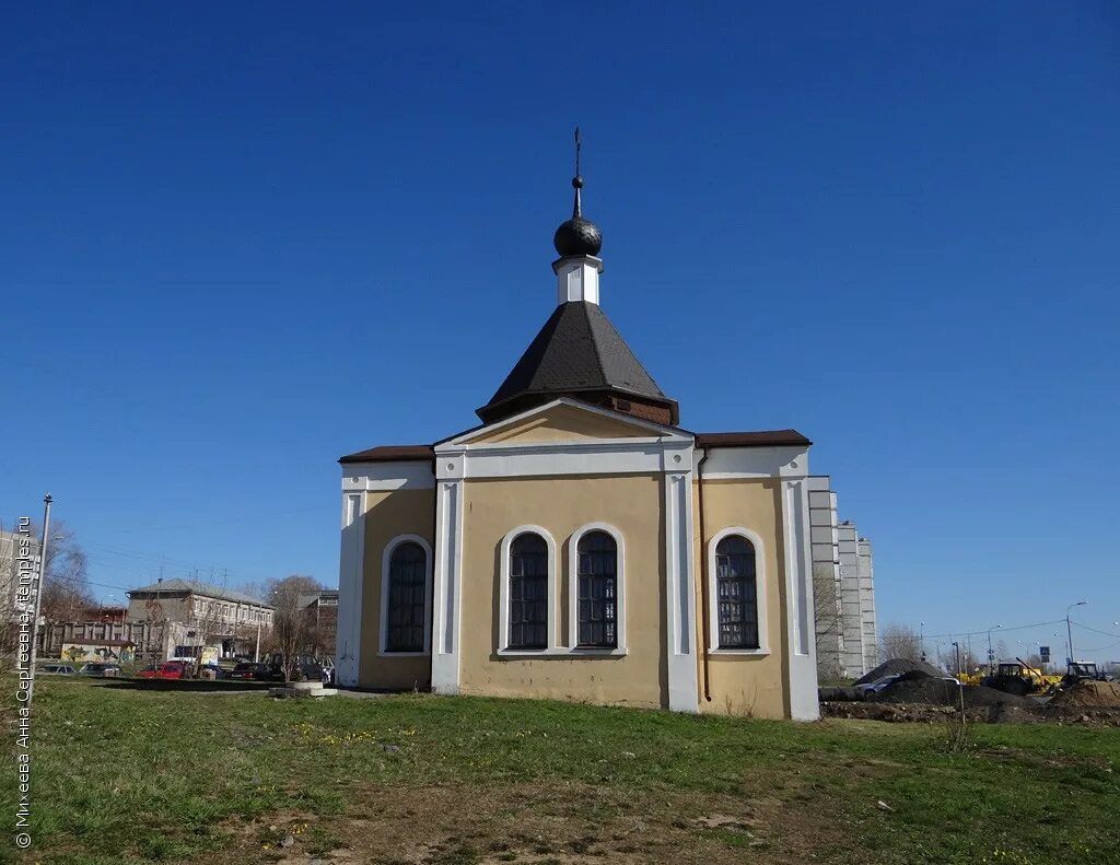 Часовня иконы божией матери живоносный источник. Часовни череповца. Часовни череповца. Часовня на набережной череповец. Храм иконы божьей матери живоносный источник в череповце.