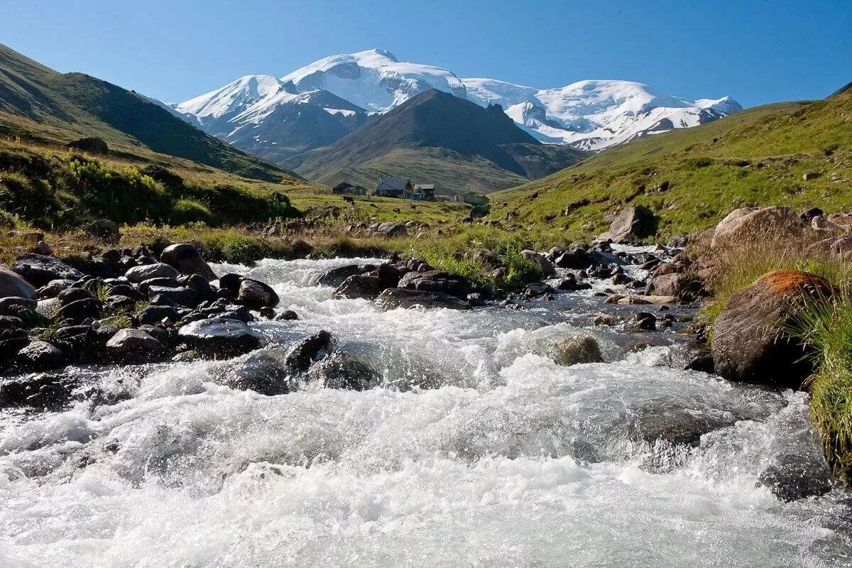 Потоки с гор воды. Река Кубань в Карачаево Черкесии. Реки Кавказа Кубань. Карачаево Черкессия Кубань. Исток реки Кубань.