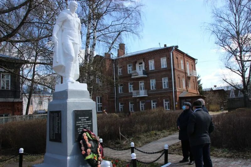 Памятник на 1 фабрике Кинешма. Памятник культуры Кинешма. Памятники Победы Кинешма. Памятники культуры города Кинешма. Памятники культуры ивановской области