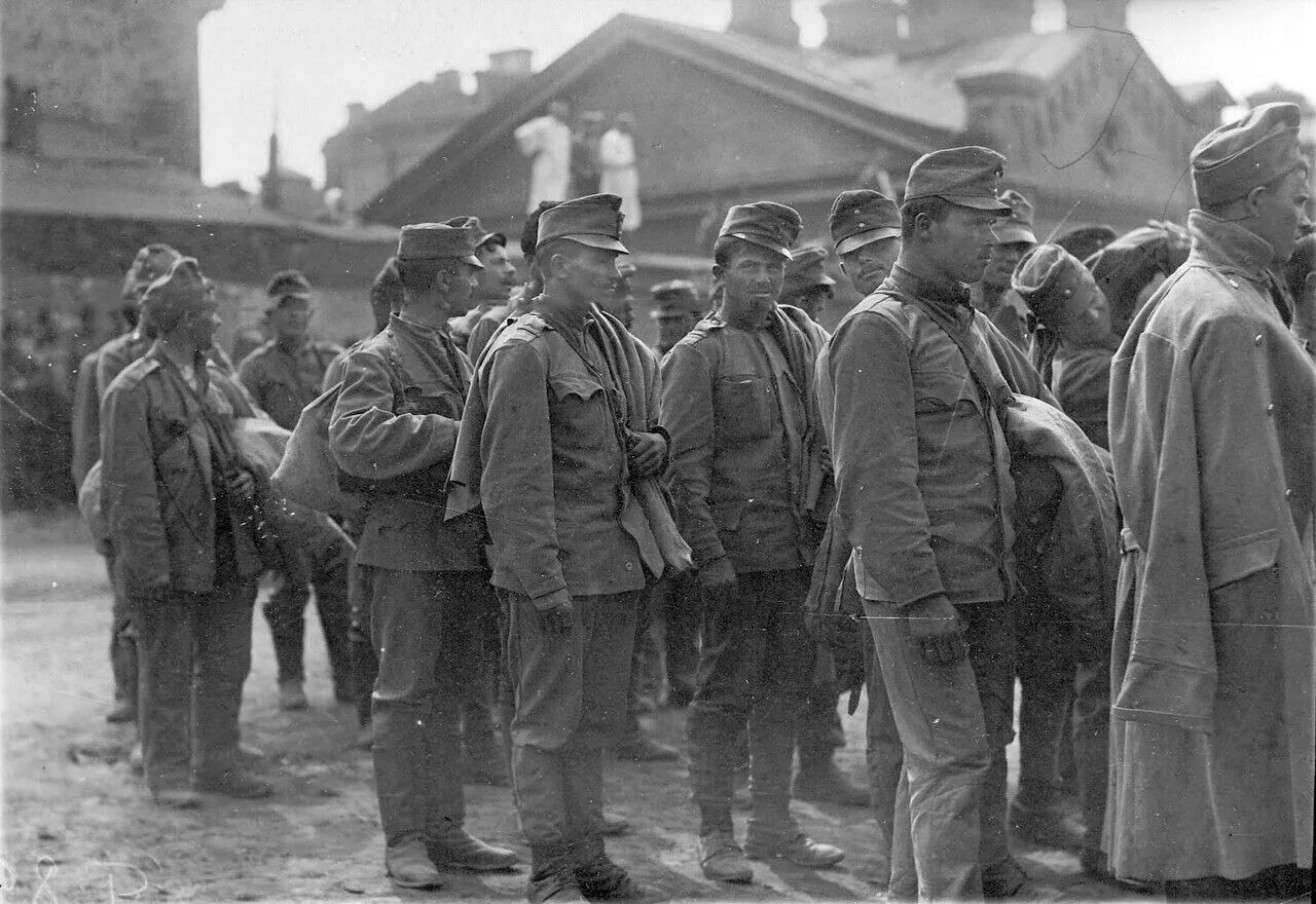 Пленные австрийцы 1916 год. Пленные немцы и австрийцы в Петроград. Австро-венгерские военнопленные в России в первой мировой войне. Пленные австрийцы первой мировой войны. Рассказы военнопленных