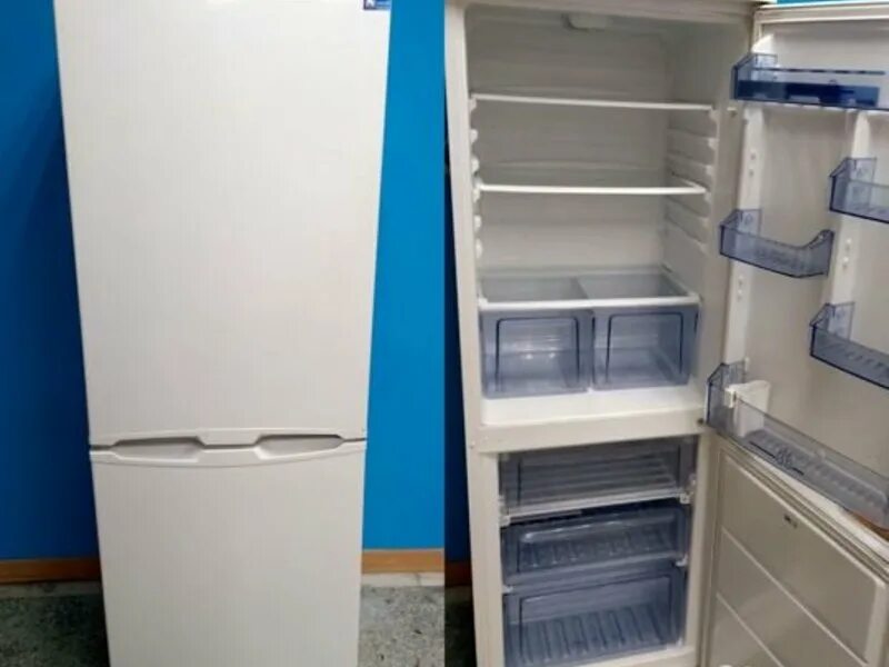 холодильник бирюса 2022. мхм-1709-00 кшд-330. холодильник б/у. авито холодильники бу липецк. продается холодильник.