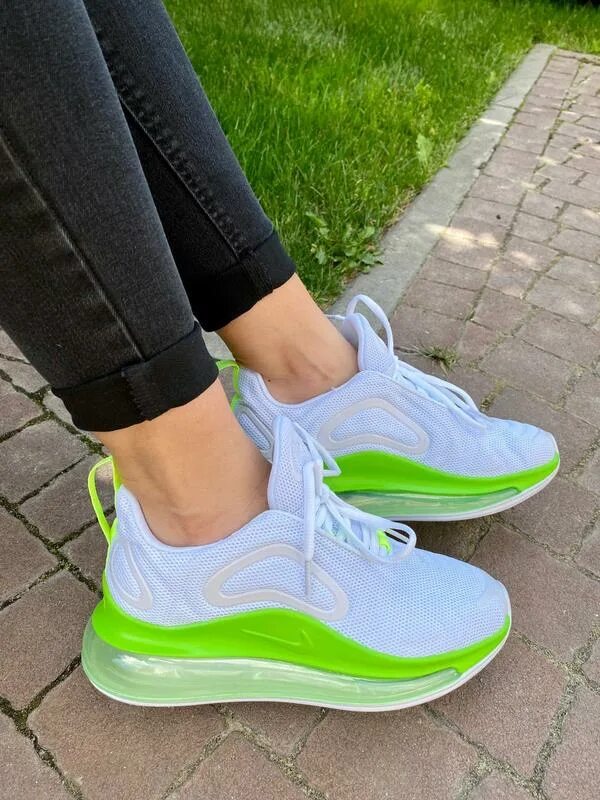 Кроссовки с зеленой подошвой. Кроссовки Nike Air Max 720 женские. Найк Макс 720 Air кроссовки женские. АИР Макс 720 салатовые белые. Найк 720 бело зеленые.