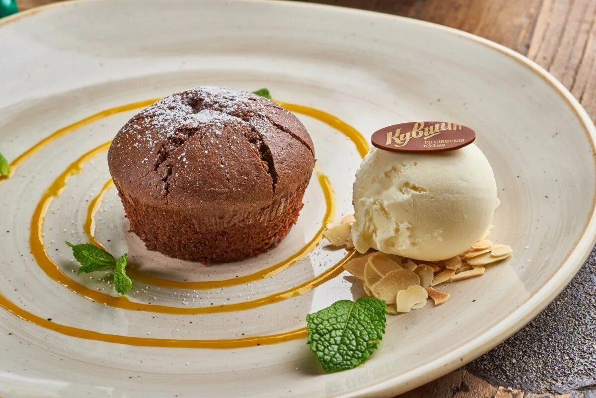 шоколадный фондан кекс. кекс с жидкой начинкой. торт шоколадный фондан. жидкий кекс. торт шоколадный фондан.