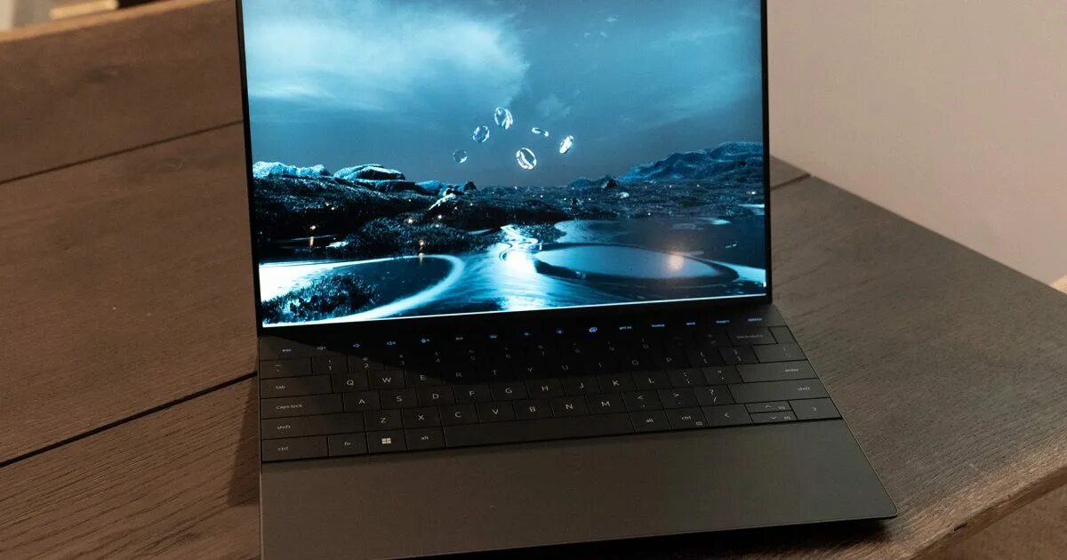 Dell xps 13 plus. Dell XPS 2022. XPS 15 сбоку 2022. Ноутбуки Делл XPS история. Ноутбуки Делл XPS на черном фоне.