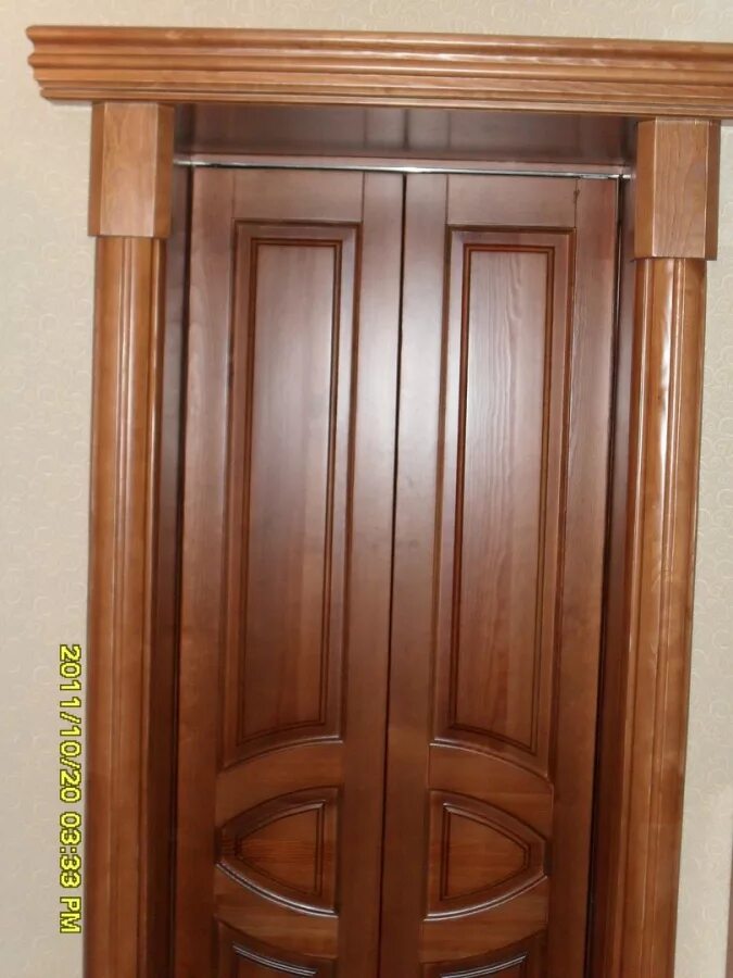 Деревянные двери из массива. Двери межкомнатные деревянные. Деревянные двери волгоград. Дверь деревянная волгоград. Двери из массива сосны 2100мм.