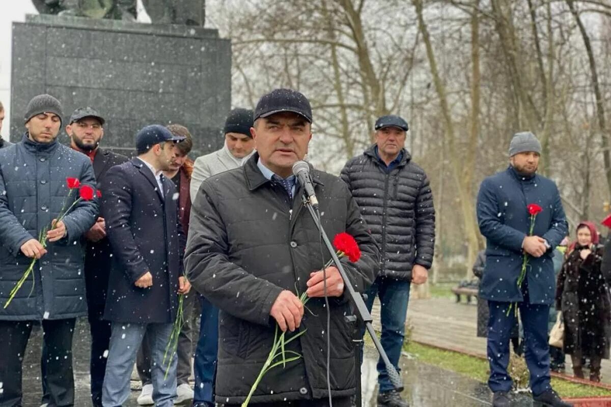 День памяти погибших подводников 2020. Митинг в Махачкале сегодня. Махачкала в марте. Митинг день подводника.