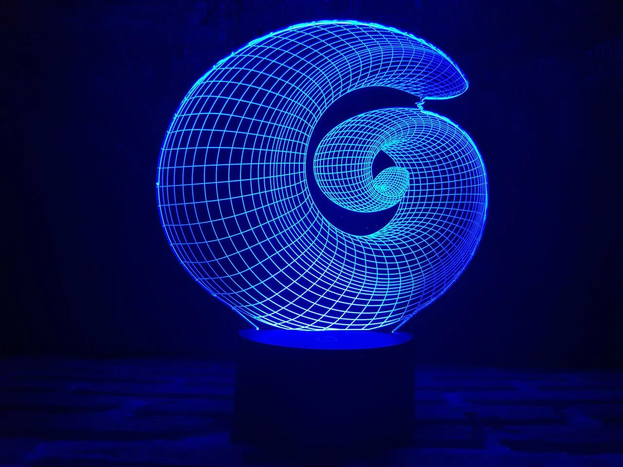 Лента мёбиуса 3д печать. Обои на рабочий стол абстракция. Спирали 3d. Арт объект спираль. Черно белая спираль.