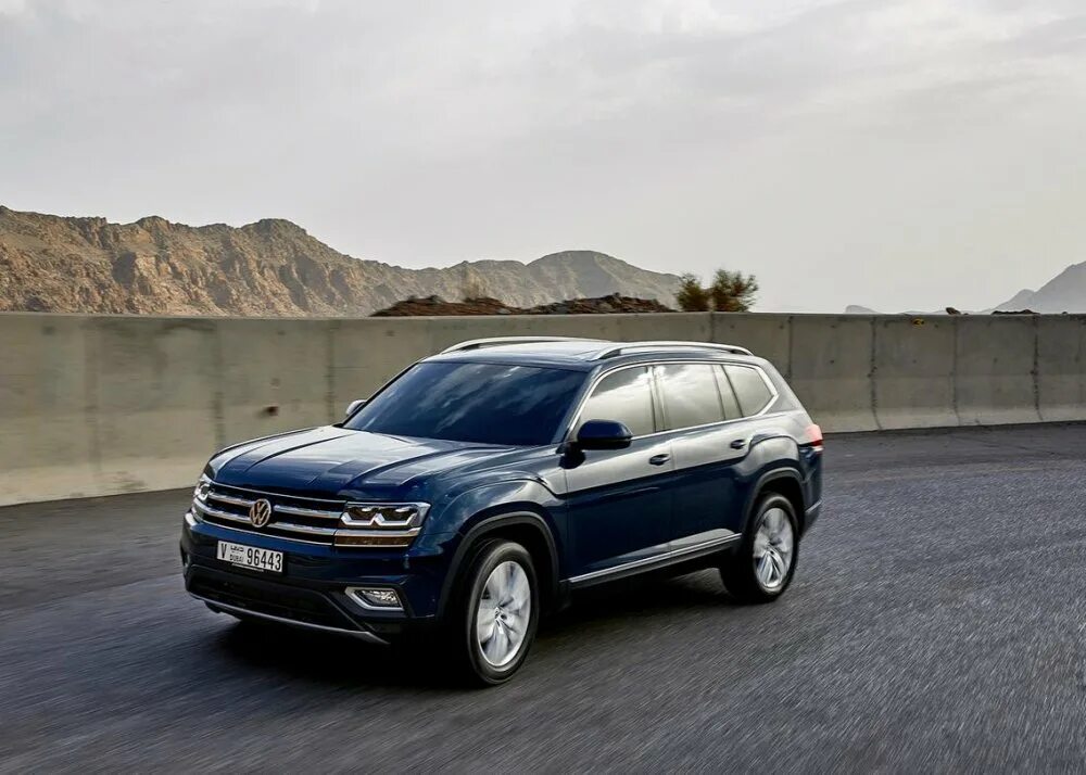 Тигуан дорогой. Тигуан дорогой. Vw tiguan 2012 sport style. Фольксваген taos vs tiguan. Tiguan q3.