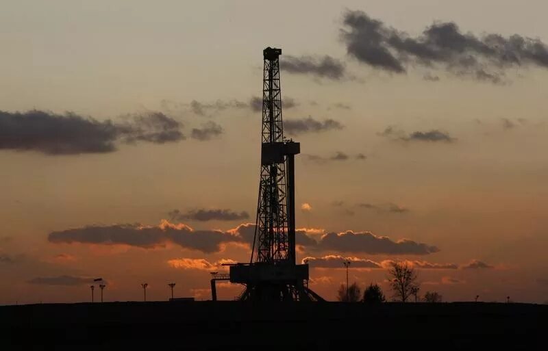 Вышки природный газ. Газовая вышка. Газовый факел. Газовая вышка. Газовая вышка.