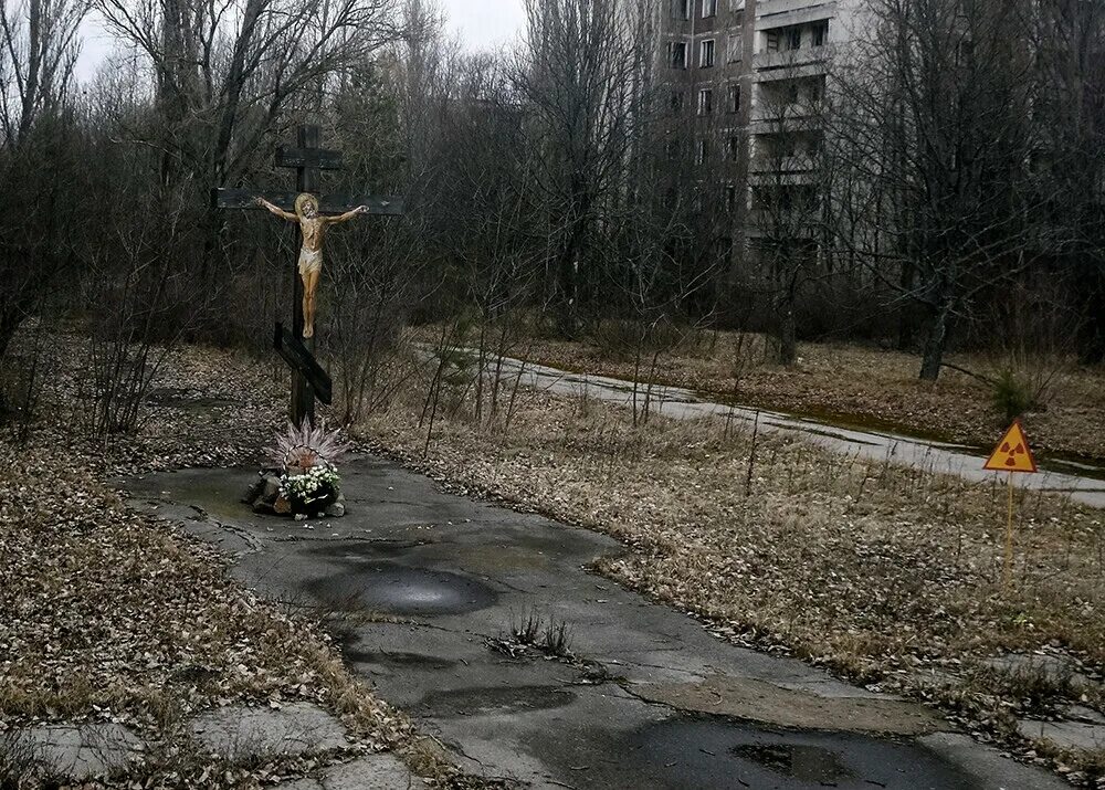 Кто нибудь живет в припяти. Припяти зона отчуждения призраки. чернобыль зона отчуждения 2025. чернобыль припять 1986. город призрак чернобыль припять.