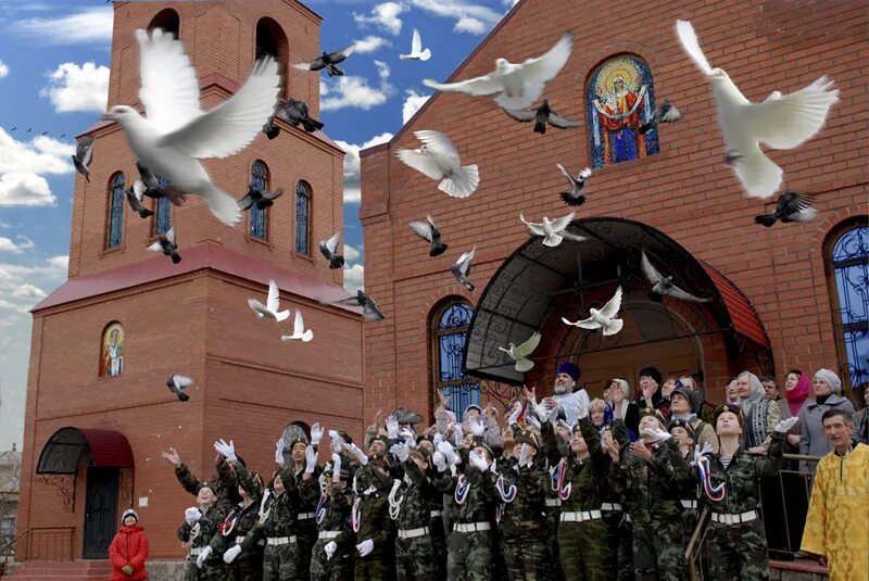 выпускание птиц. парящий голубь. выпустили голубей. выпускание птиц на благовещение. выпустили голубей.