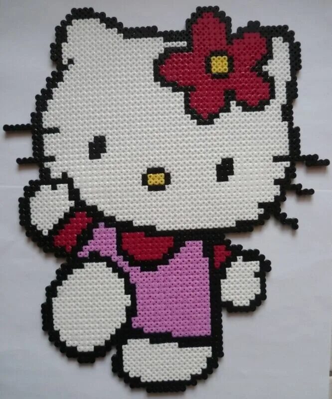 Hello kitty из бисера. Хелло китти бисер. плетение бисером хэллоу китти. фигурки из бисера хелло китти. хеллоу китти термомозаика.