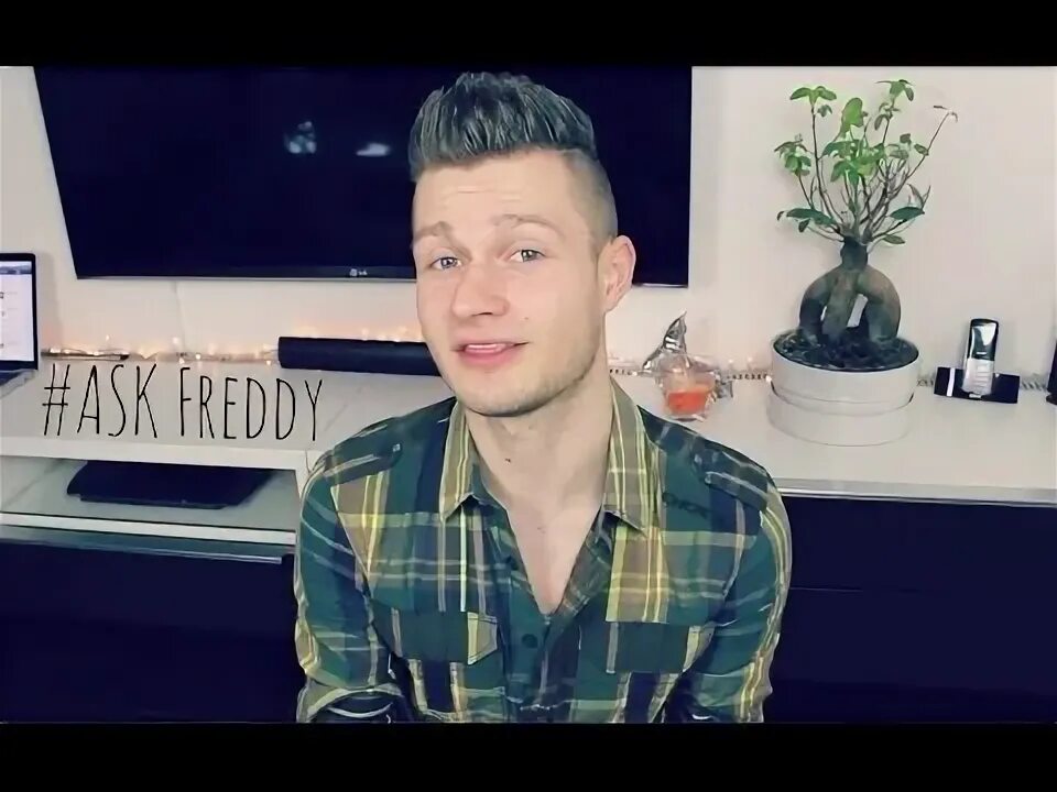 Грегори и рокси комикс фнаф. Милый той фредди. Ask fred. Тангл и редбер любовь. Фредди из мультика.