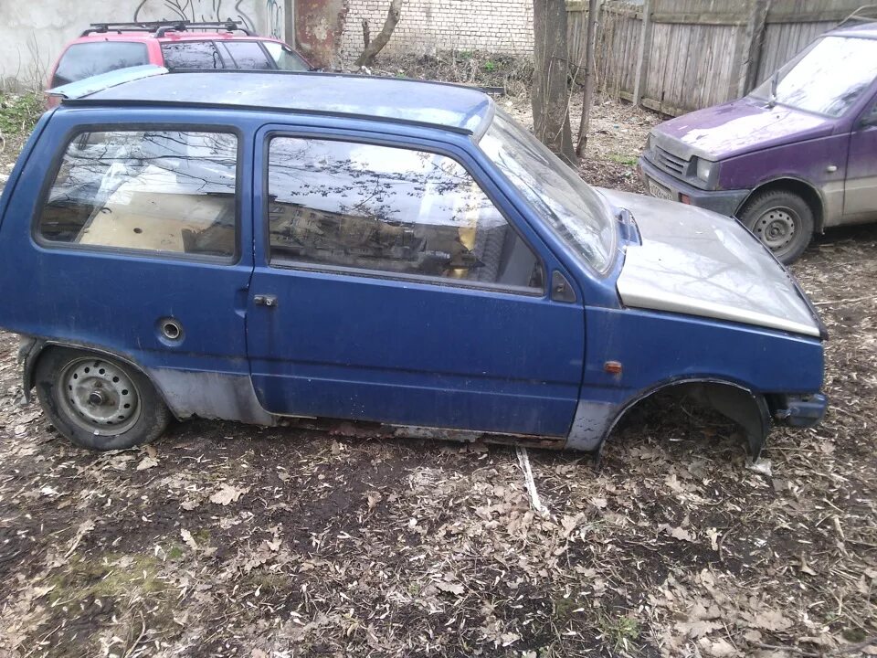 Машина в тверской купить. Заброшенный автомобиль в Омске. Ненужные машины даром в Новоленино. Е100см Тверь машина. Машина брошенная русская 2018 год.