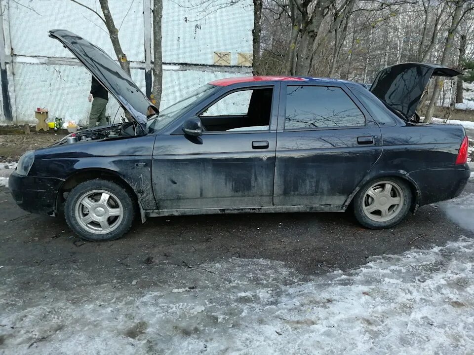 Ваз 2114 белая ржавая. Гнилая приора. Ржавая приора хэтчбек. Гнилая приора. Капот приора кварц.