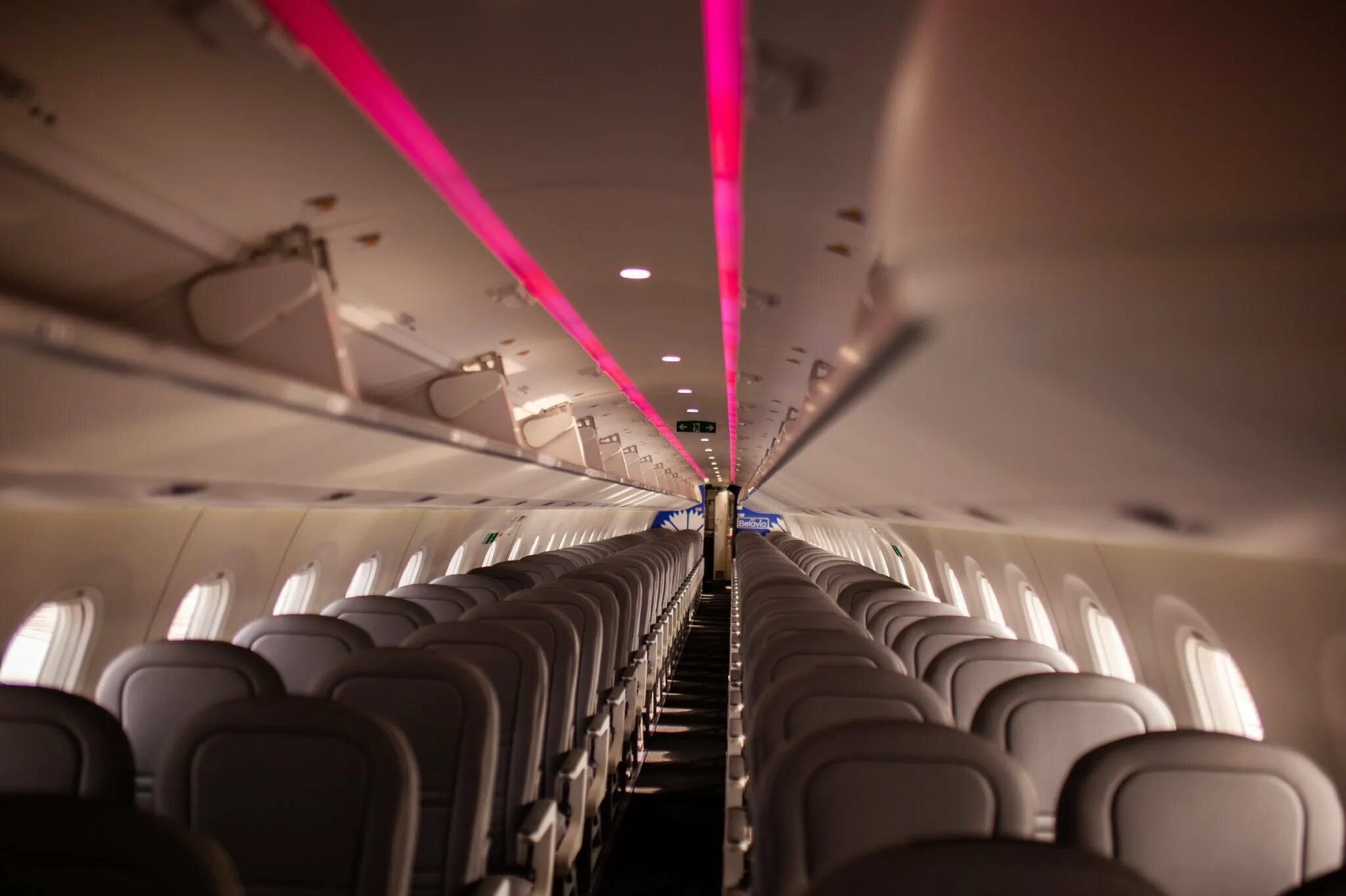 Embraer emb 195. Самолет embraer 195. самолет embraer emb 195. embraer 195 белавиа. embraer e195 belavia салон.