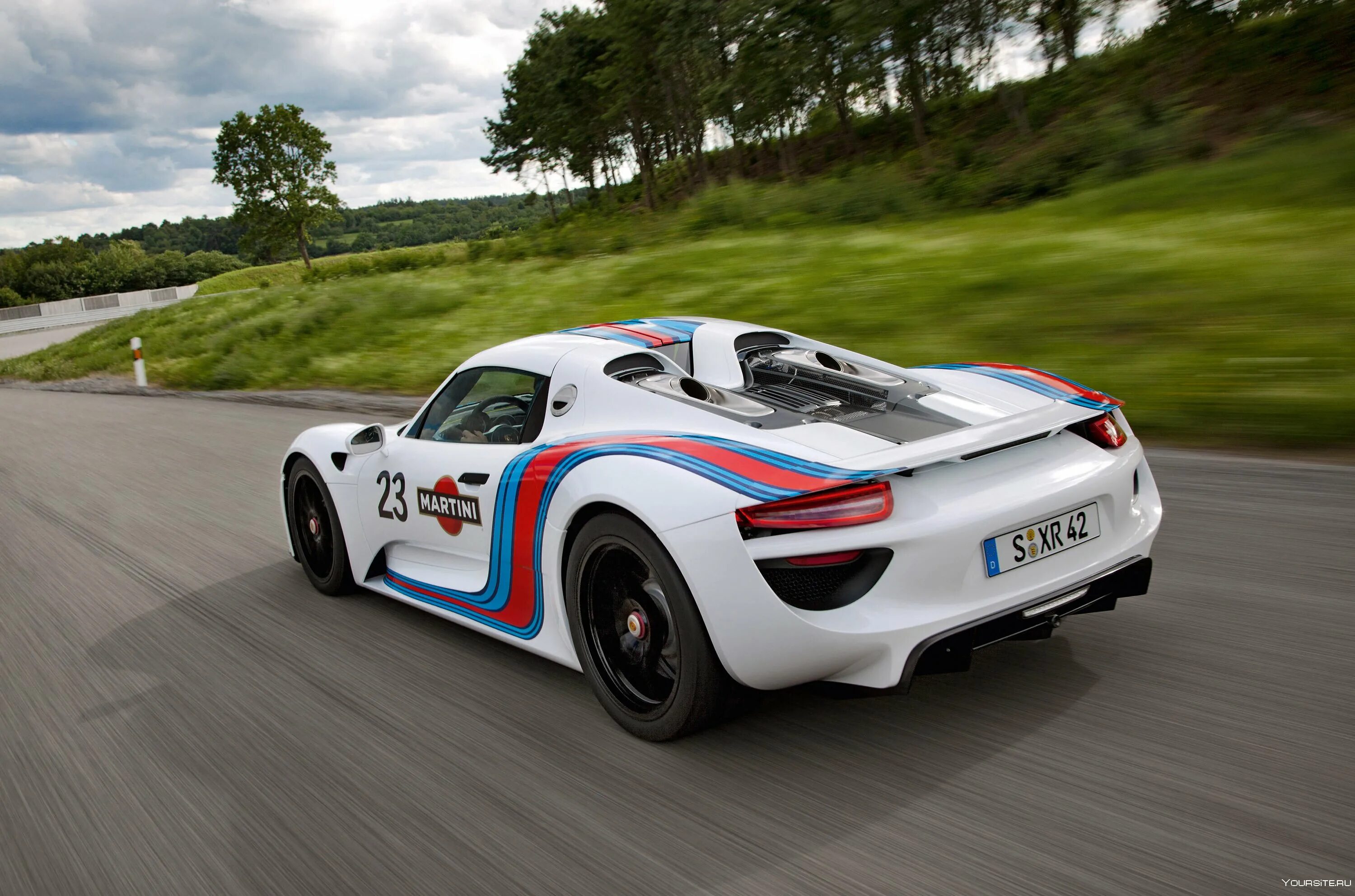 Фото гоночных машин. Porsche 918 Spyder Martini Racing. Порше спорткар 918. Porsche 918 Spyder Concept Martini. 918 Spyder livery.