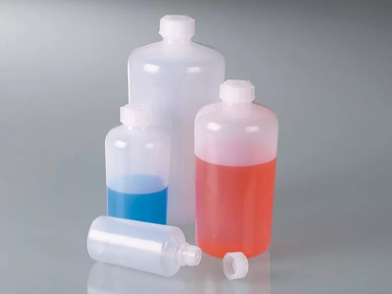 раствор в бутылке. банки для реактивов с завинчивающейся крышкой. бутылек 100 мл полипропилен. бутыль лабораторная бтп 10000. флакон стеклянный 500 мл с завинчивающейся крышкой автоклавируемый.