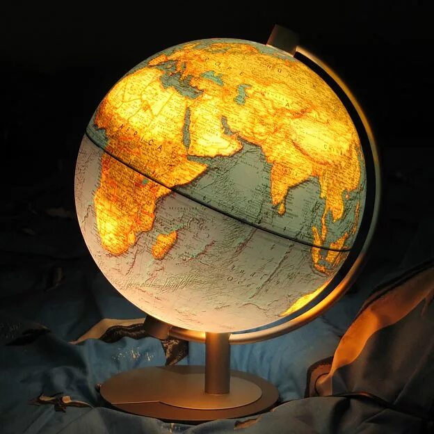 делаем глобус с созвездиями. изображение глобуса. глобус дорогой. глобус на белом фоне. глобус для детей.