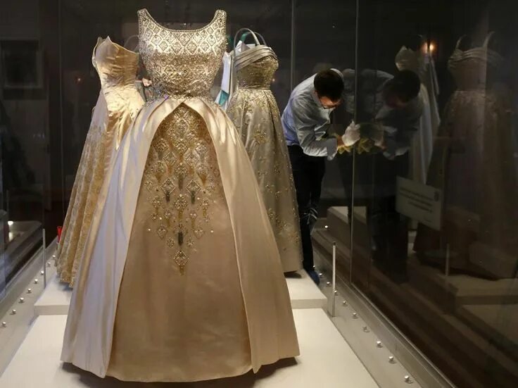 Replica of Catherine II’s wedding dress in 1745 Королевские платья, Историческое