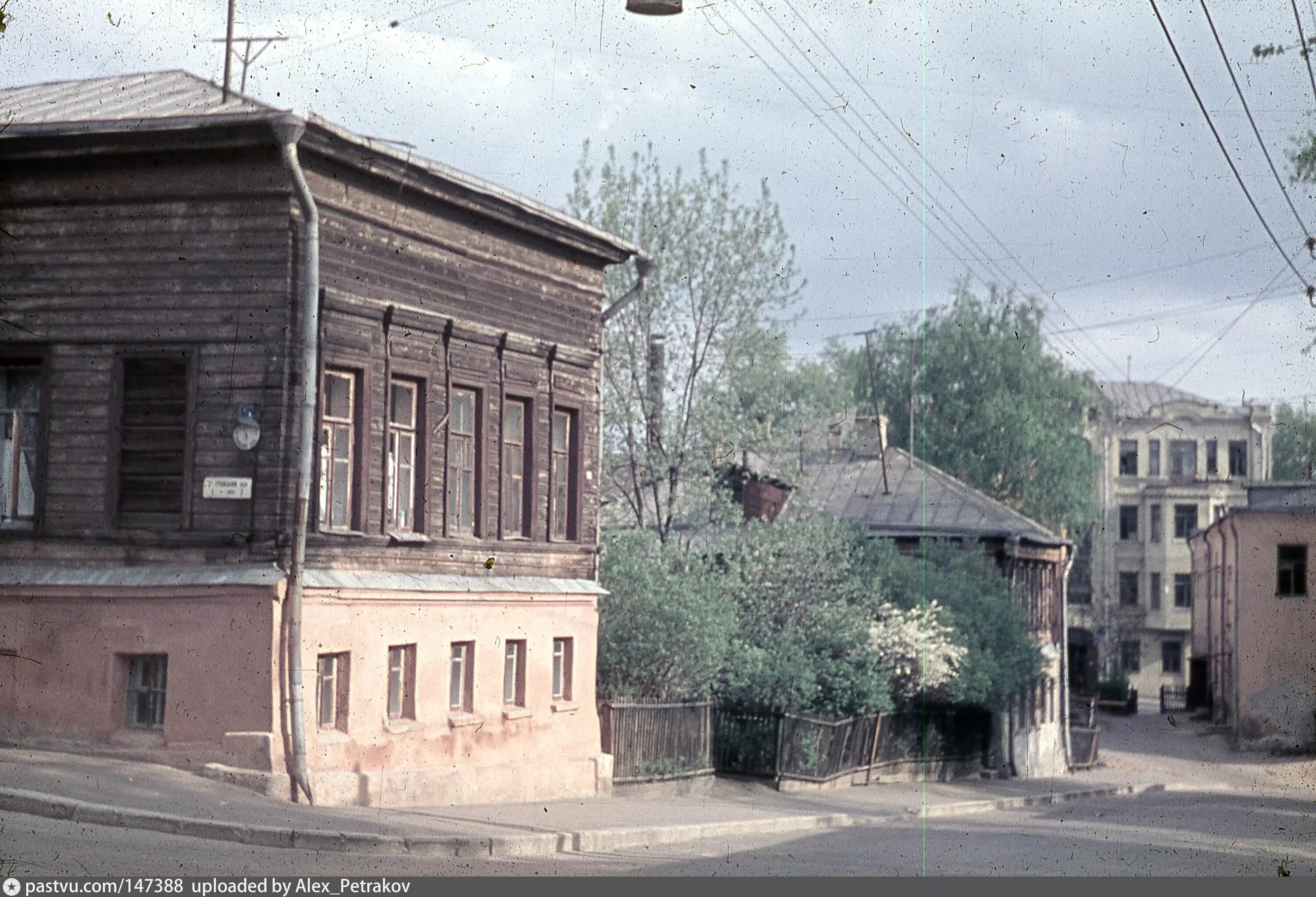 Входим в стари 1 ый дом. 2-Й Троицкий переулок. Троицкий переулок Москва. 1 Троицкий переулок Москва. 1 Й Троицкий переулок в 1960 году.