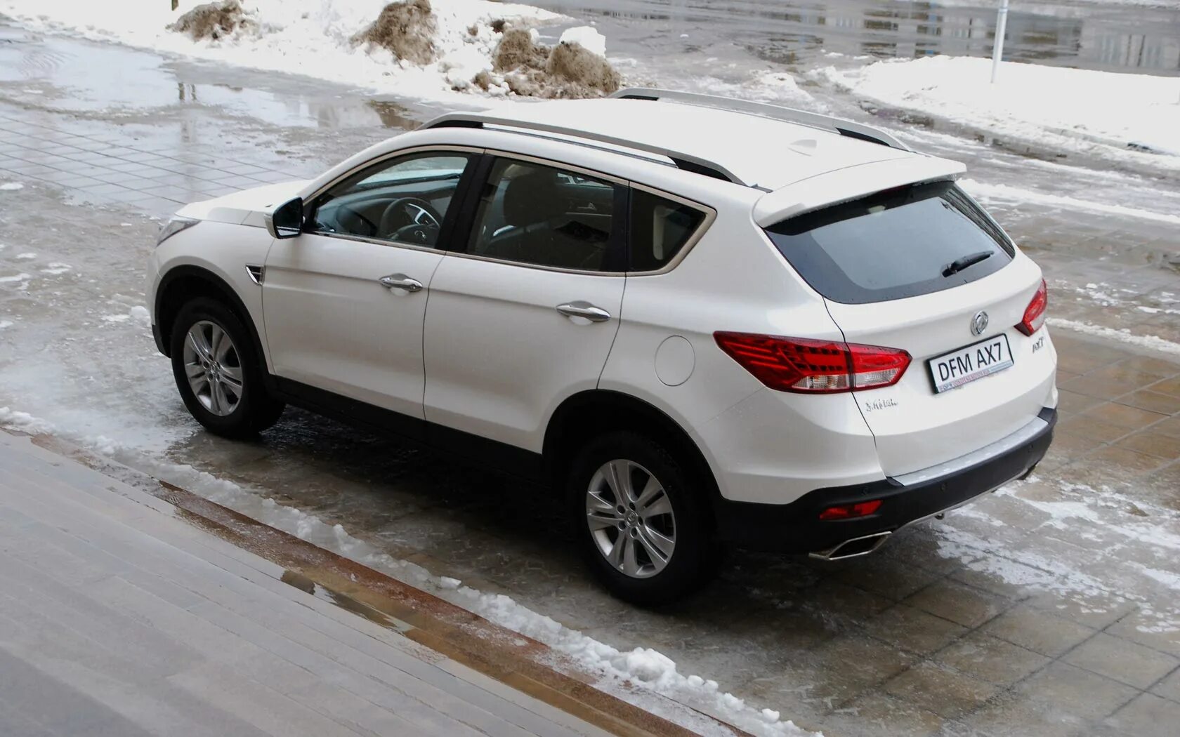 Dfm ax7 характеристики. Dongfeng dfm ax7. Донгфенг аикс 7. Донг фенг логотип. Донг фенг дфм ах7.