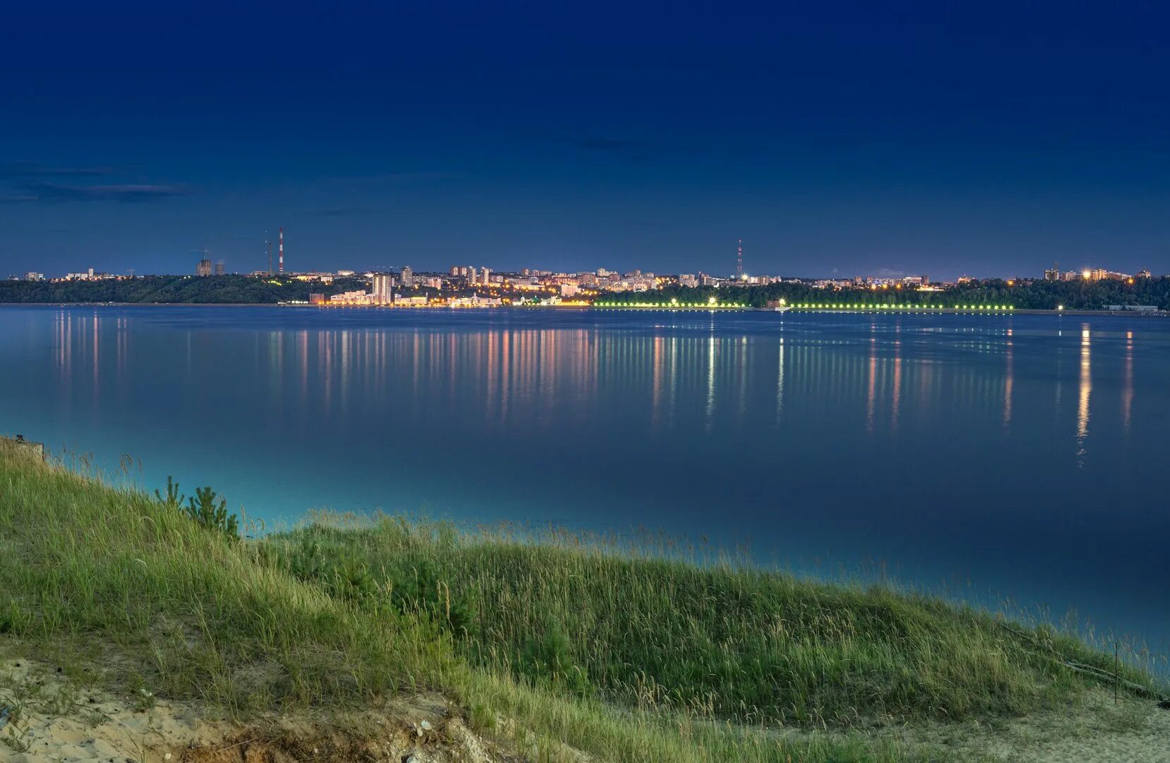 Чебоксары берег волги. Чебоксары берег волги. С берегов волги. Чебоксары волга и церковь. Река волга чебоксары 2021.
