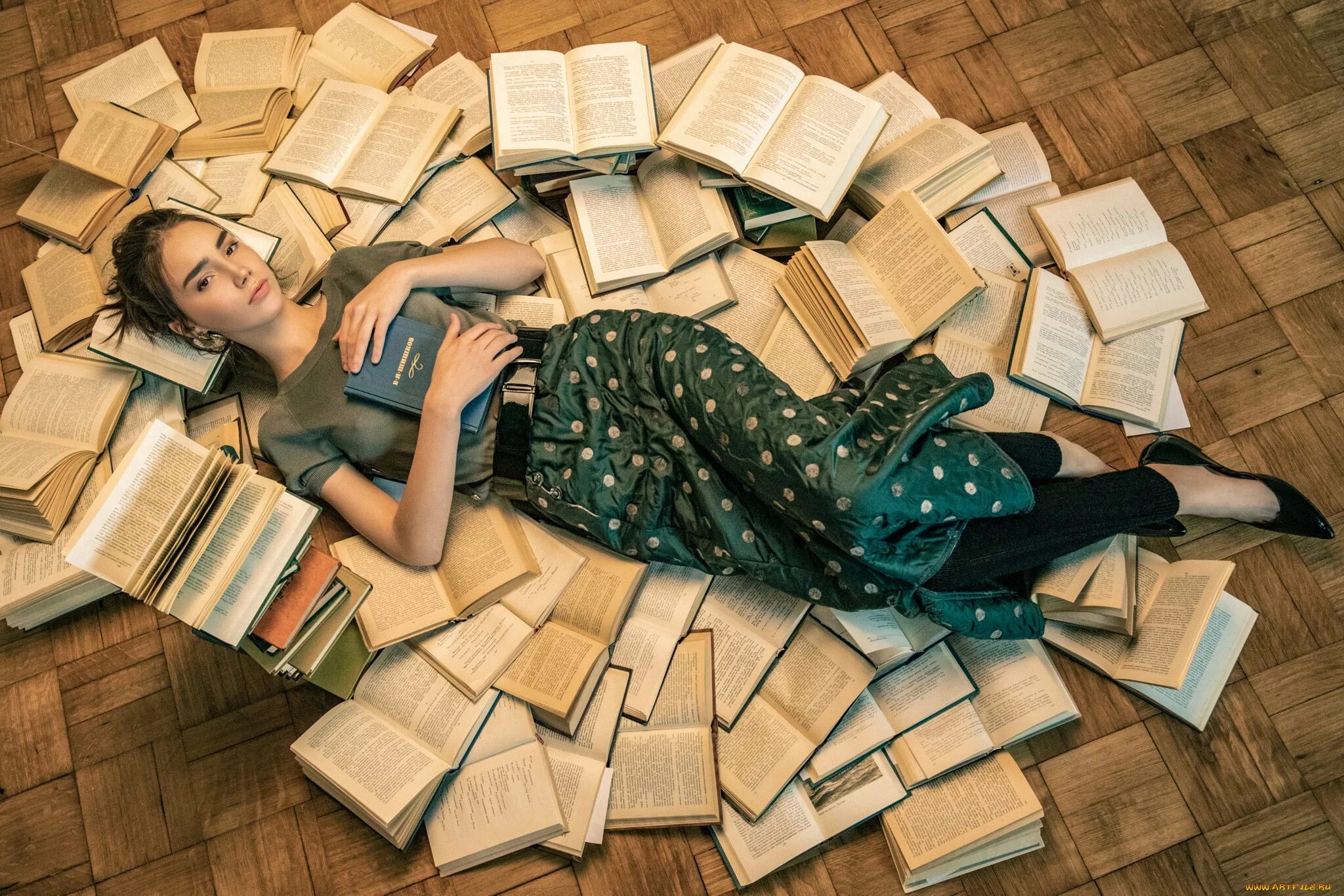 Читать про девушек книги