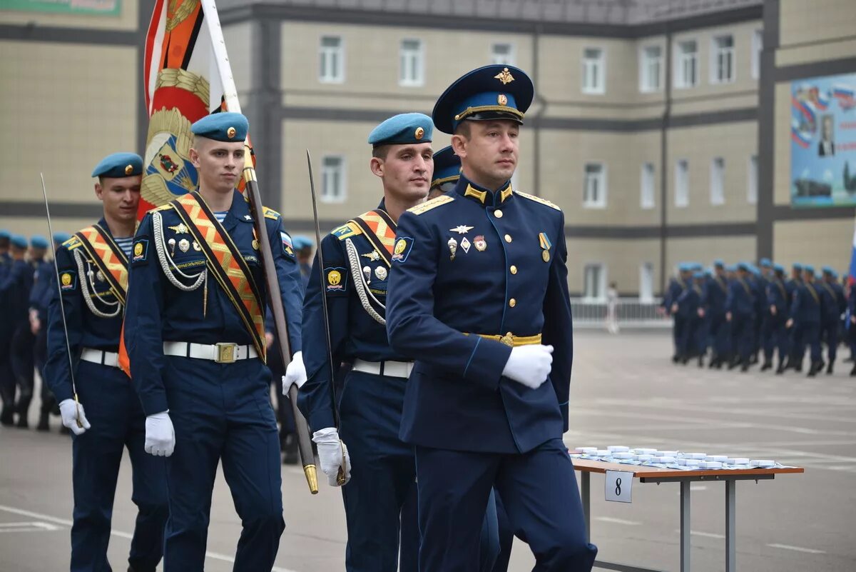 Высшие десантные училища. Рязанское Гвардейское воздушно-десантное училище. РВВДКУ Рязань. Рязань ВДВ училище. Рязанское высшее воздушно-десантное училище им. в.ф. Маргелова.