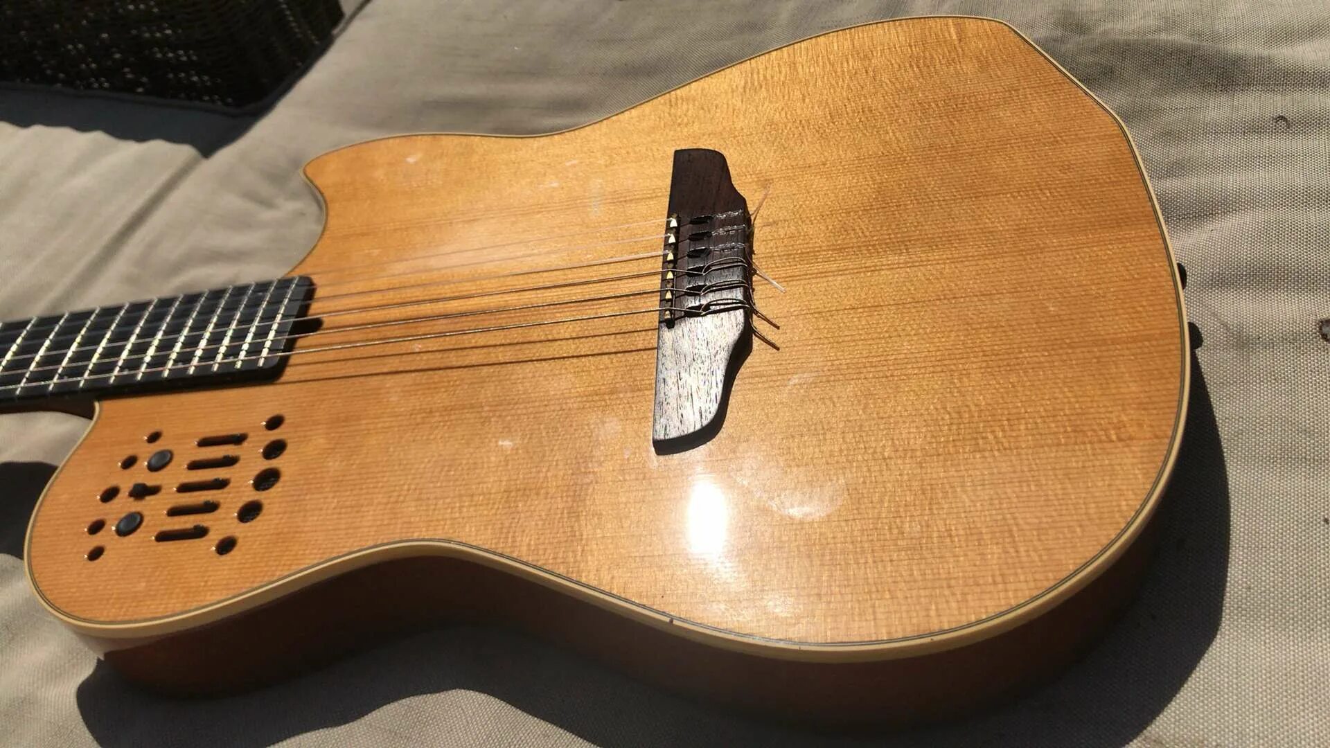 Гитара с нейлоновыми струнами. Godin multiac nylon датчики. электроакустические гитары godin. гитара godin 050130 fairmount. электрогитара нейлоновые струны godin.