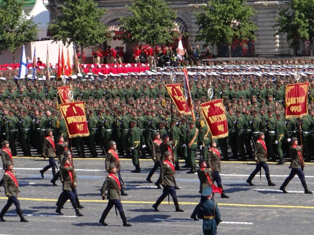 9 мая 1995. Парад Победы 1995. Парад Победы 1995 года на красной площади. Парад Победы 1995 года на Поклонной горе. Парад 9 мая 1995.