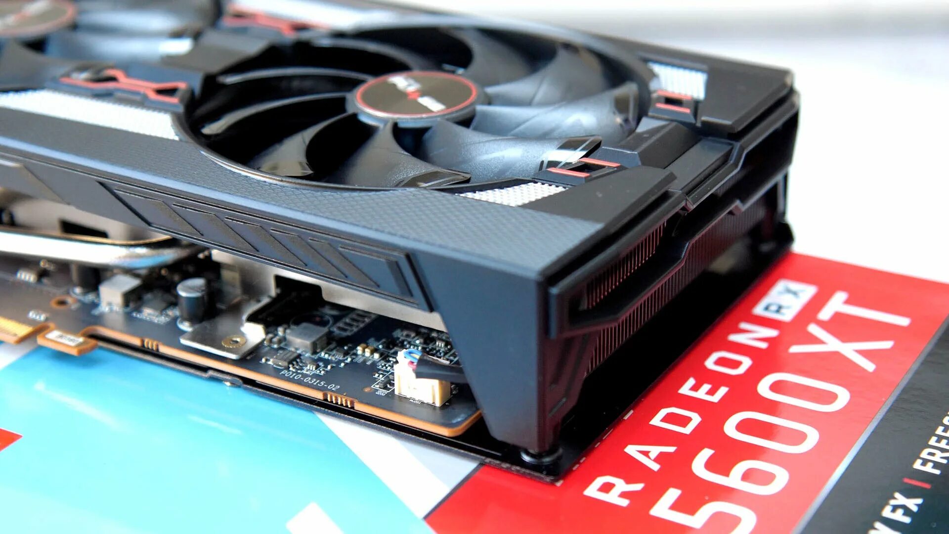 Amd radeon 5600h. Rx 5600 xt. radeon rx 5600. amd 5600xt. радеон рх 5600.