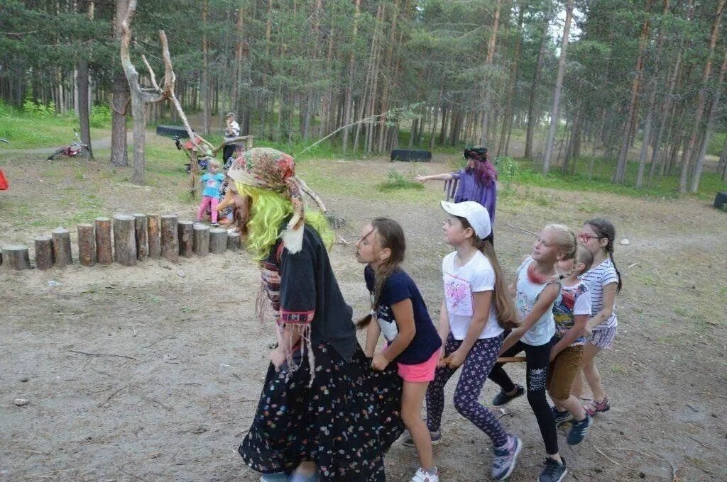 Игровая программа день рождения бабы яги. Празднование дня бабы яги. День бабы яги в детском саду. День рождения бабы яги в библиотеке. Сценарий с бабой ягой на улице