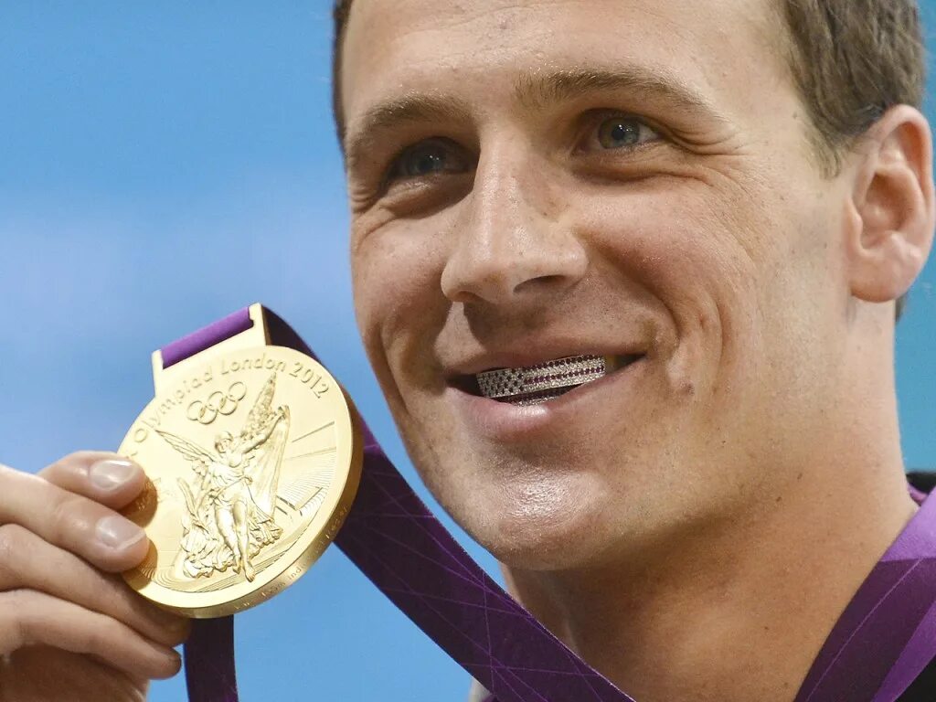 Спортсмены франции. Райан Лохте зубы. Спортсмен с медалью. Спортсмены чемпионы. Спортсмены США.