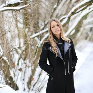 Ближайший девушка