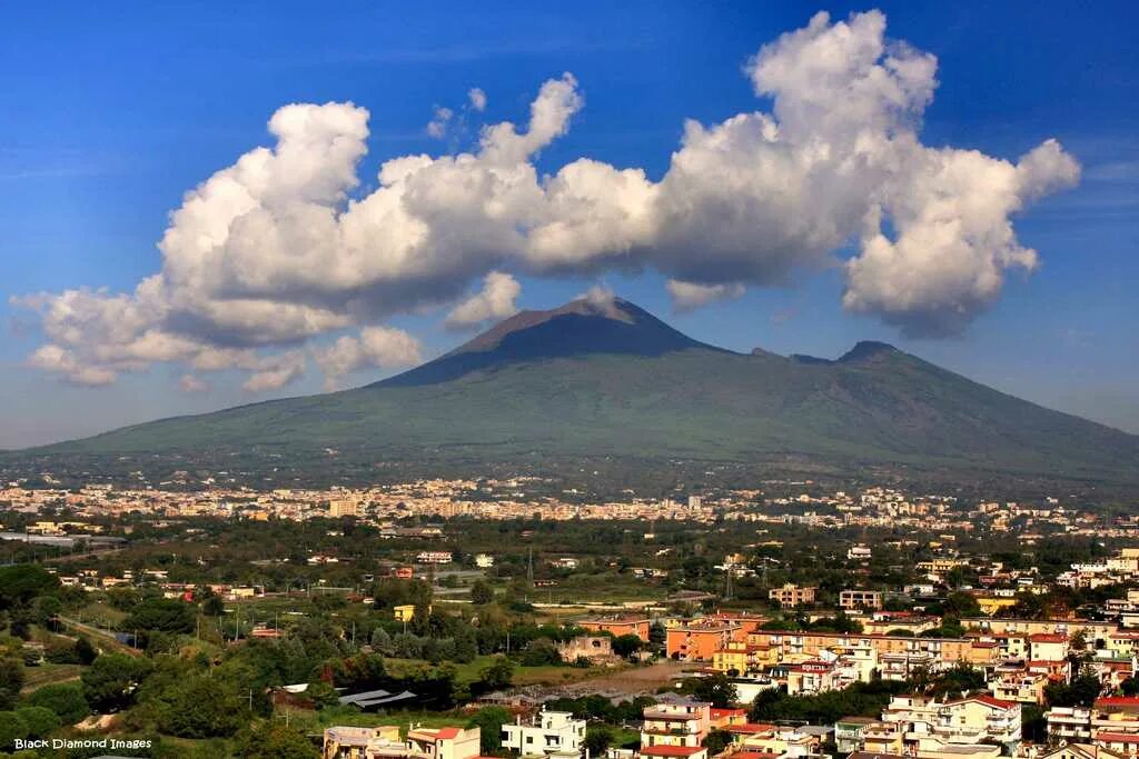 Mt vesuvius. Везувий Италия. Неаполь Везувий. Вулкан Везувий. Гора Везувий Неаполь.