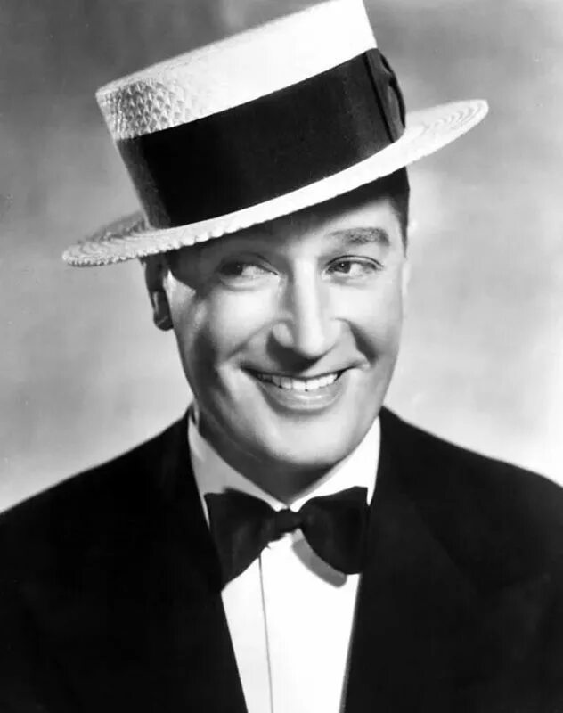 Морис шевалье фото. Шевалье французский шансонье. Морис шевалье фото. Бардеш. Морис равель портрет композитора.