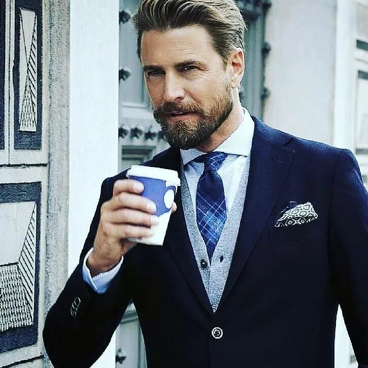 Best men s player. Криштиану роналду награда игрок. Mujskoystil. Messi 2015. Дэвид ганди 2023.