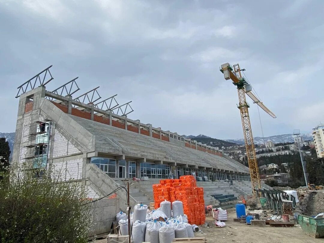 Стадион Авангард Ялта реконструкция. Ялта стадион Авангард 2023. Новый стадион в Ялте.